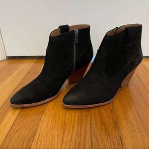 NWOT Frye Reina Ankle Booties
